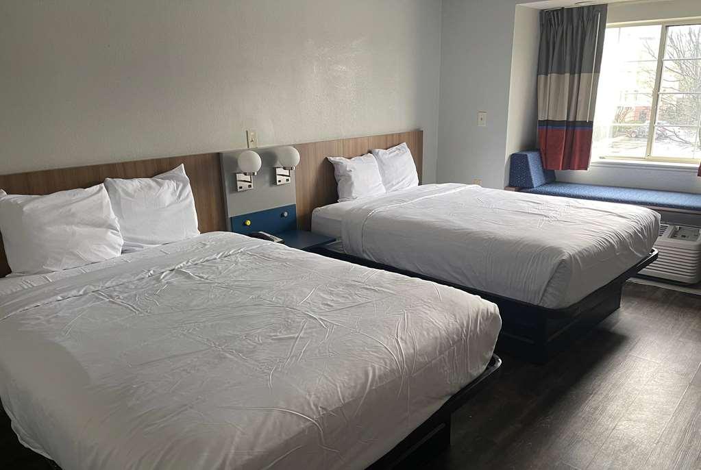 Microtel Inn By Wyndham Atlanta Airport Room photo